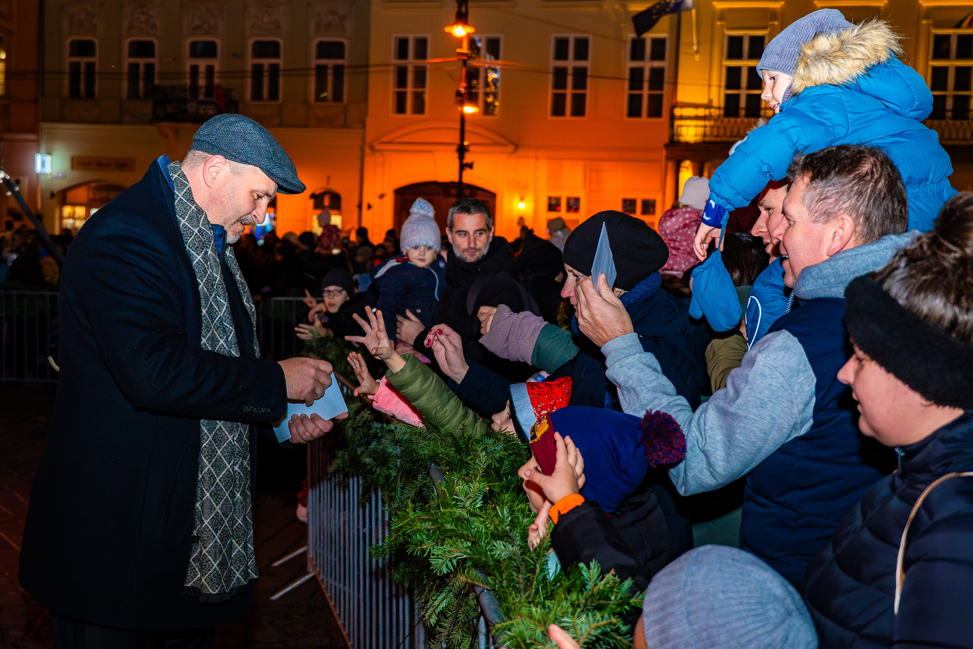 Kosicke rozpravkove Vianoce - Mikulas na Hlavnej-27